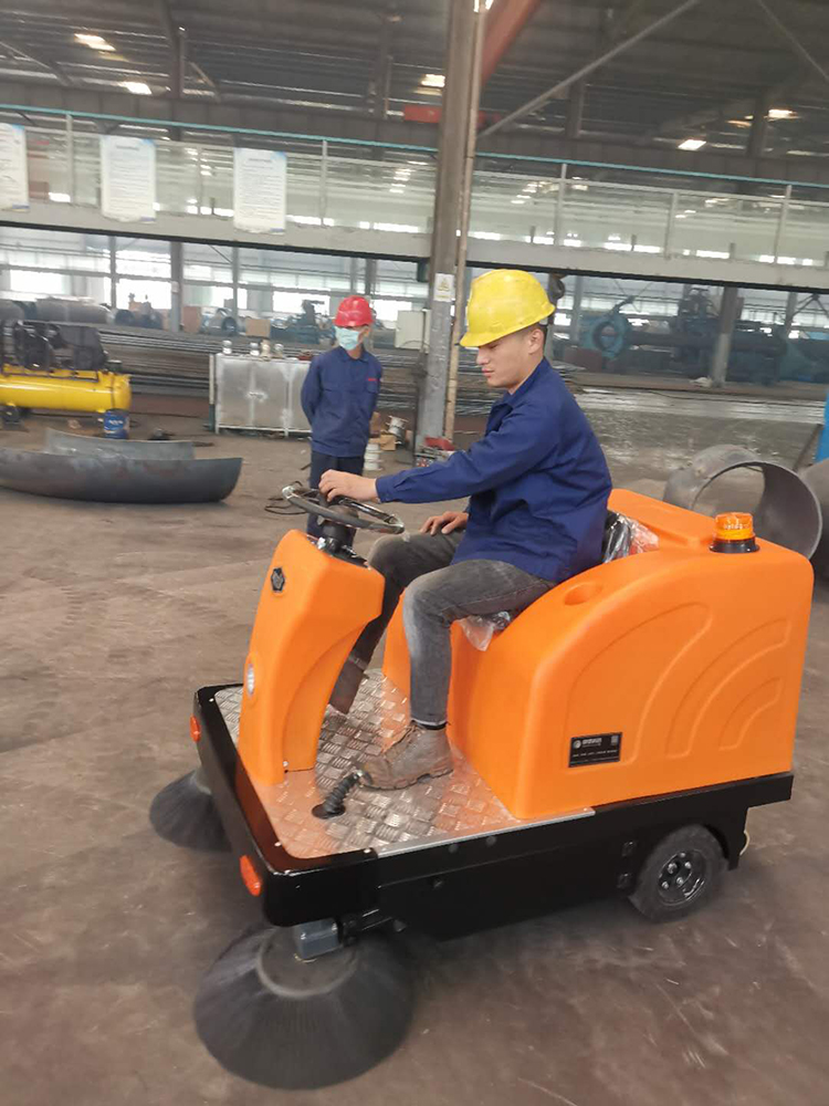 揚州某管件廠選購御衛仕掃地機DS1500和DS1900 揚州某管件廠選購御衛仕掃地機DS1500和DS1900