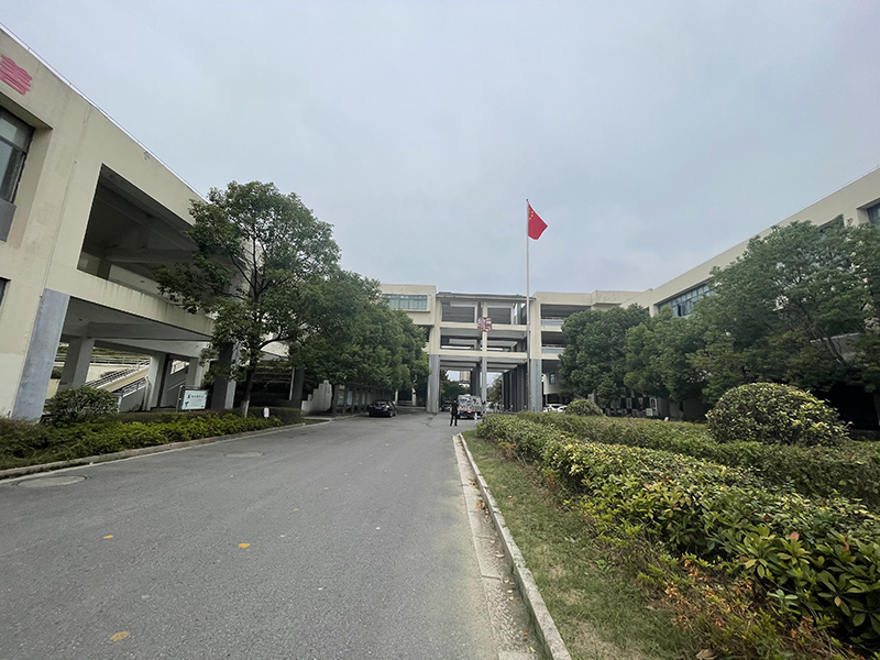 御衛仕DS5駕駛式掃地機頂棚款清掃校園 御衛仕DS5駕駛式掃地機頂棚款清掃校園