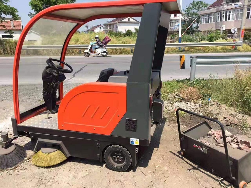 夏季使用掃地機(jī)注意事項(xiàng) 夏季使用掃地機(jī)注意事項(xiàng)