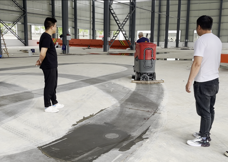 駕駛式洗地機使用的地面場景 駕駛式洗地機使用的地面場景