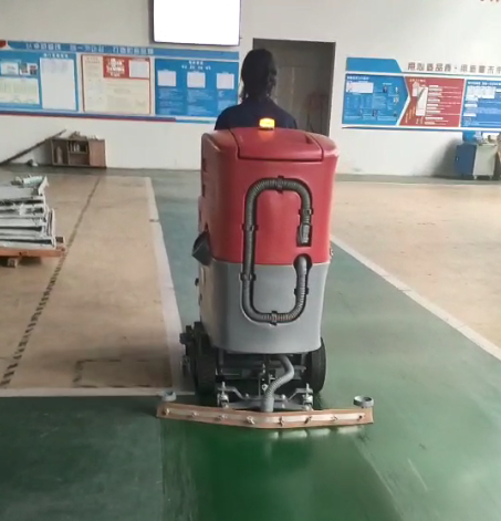 ?工業(yè)洗地機(jī)為什么吸水不干凈?